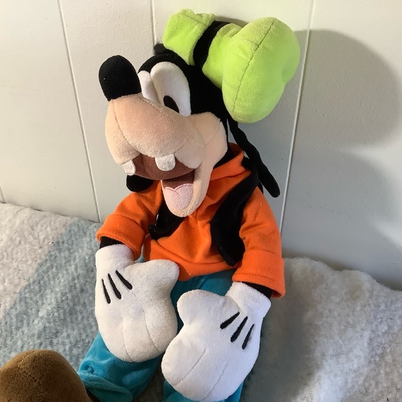 Disney classic Goofy-plush Medium - Picture 2 of 7